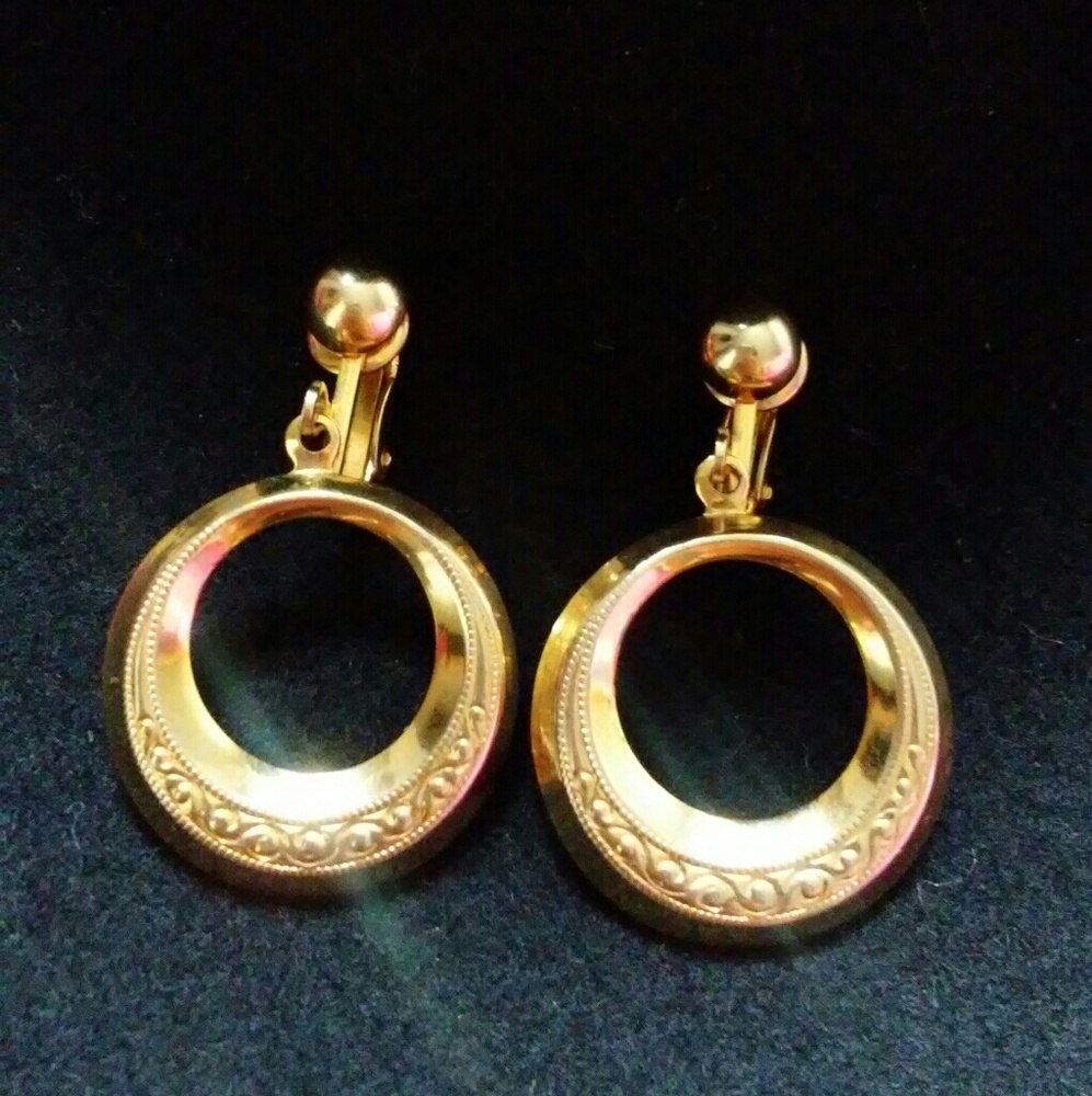 Vintage Gold Tone Hoop Drop Clip-on Earrings